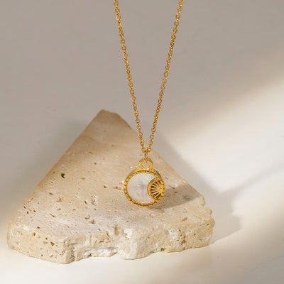 Round shell pendant necklace for women