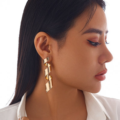 Minimalist style earrings