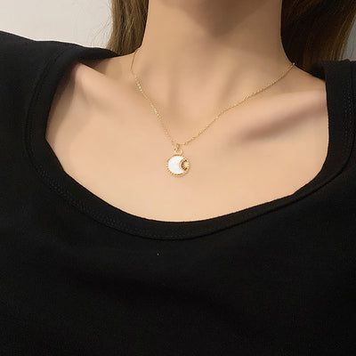 Round shell pendant necklace for women