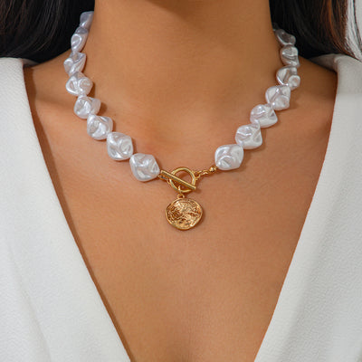 Fashionable irregular pearl luxury necklace set