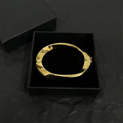 Irregular oval bracelet