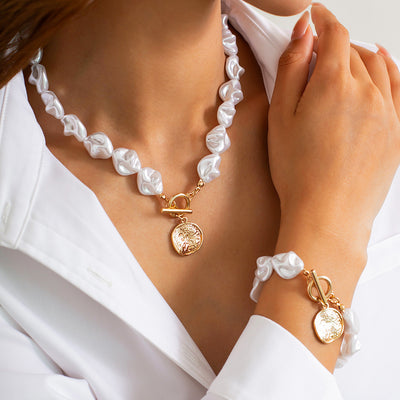 Fashionable irregular pearl luxury necklace set