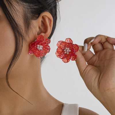 Small fresh and colorful scallop flower earrings