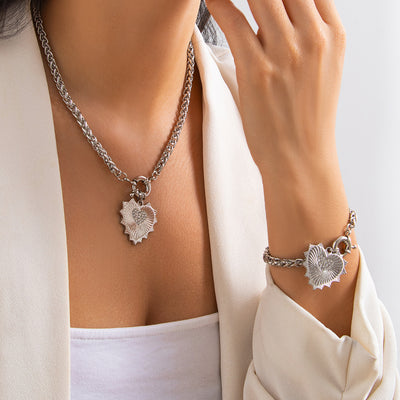 Diamond luxury pendant necklace set