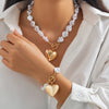 Fashionable pearl necklace set