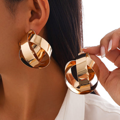 Winding earrings