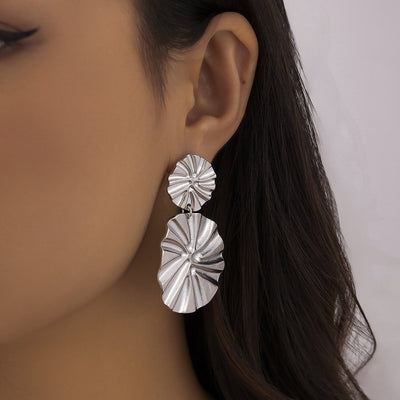 Minimalist style earrings