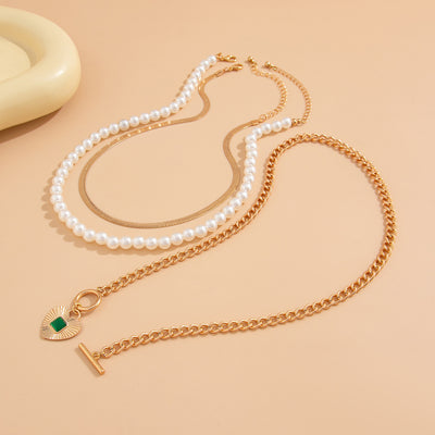 Fashionable pearl pendant necklace