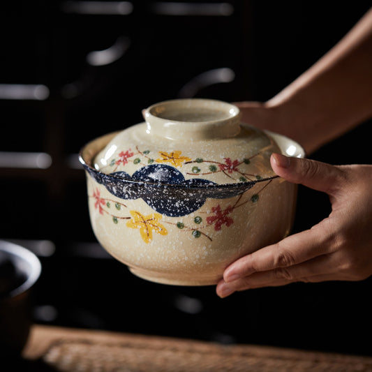 Instant noodles bowl with cover