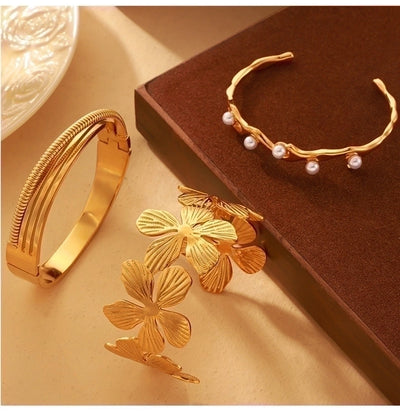 Classic Style Spray Flower Petal Bangle In Bulk