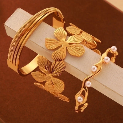 Classic Style Spray Flower Petal Bangle In Bulk