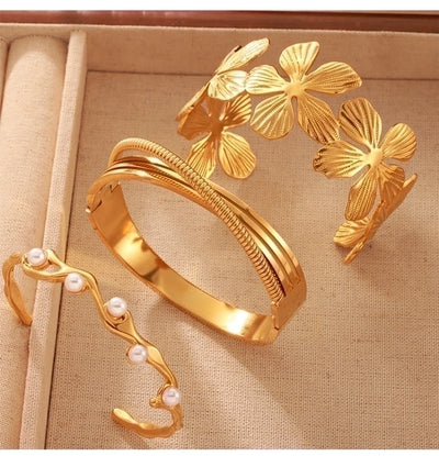 Classic Style Spray Flower Petal Bangle In Bulk