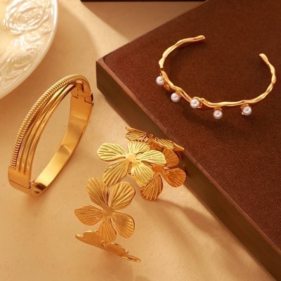 Classic Style Spray Flower Petal Bangle In Bulk