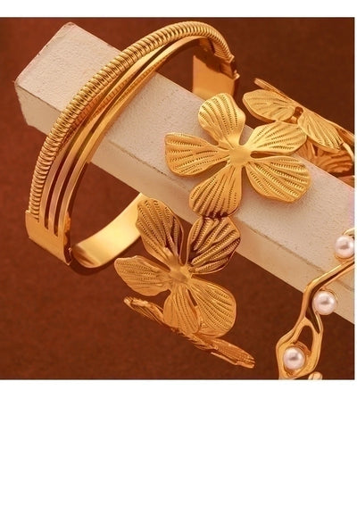 Classic Style Spray Flower Petal Bangle In Bulk