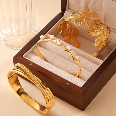 Classic Style Spray Flower Petal Bangle In Bulk